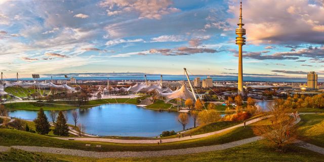 Olympiapark München bei Sonnenuntergang