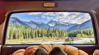 Ausblick aus dem Camper in die Natur