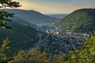 Aussicht von einem Berg ins Tal