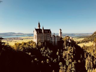 Das Schloss Neuschwanstein. Beim Camping Bannwaldsee kannst du prima einen Ausflug zum Schloss unternehmen.