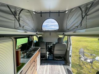 Mooveo Campervan 3XL: Innenraum mit Aufstelldach